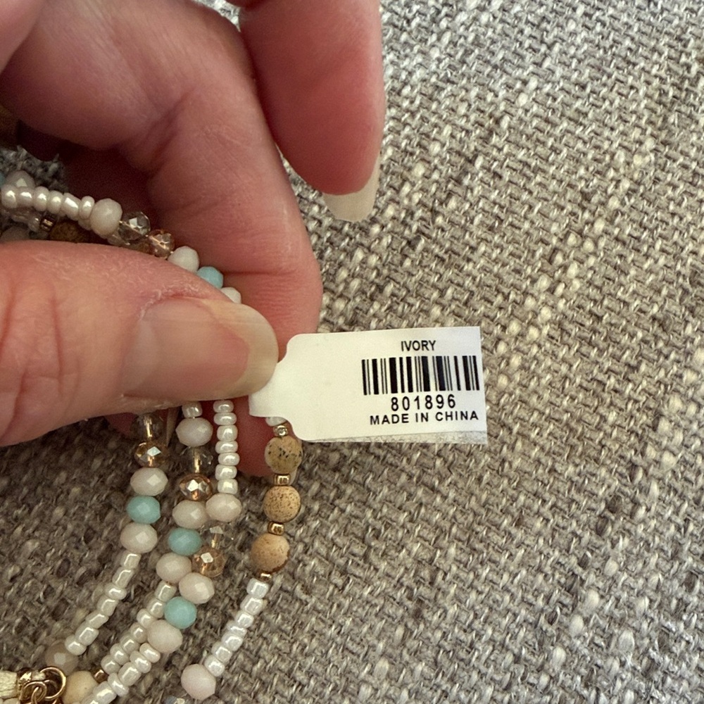 White and Gold memory wire Beaded Bracelet - Picture 4 of 4